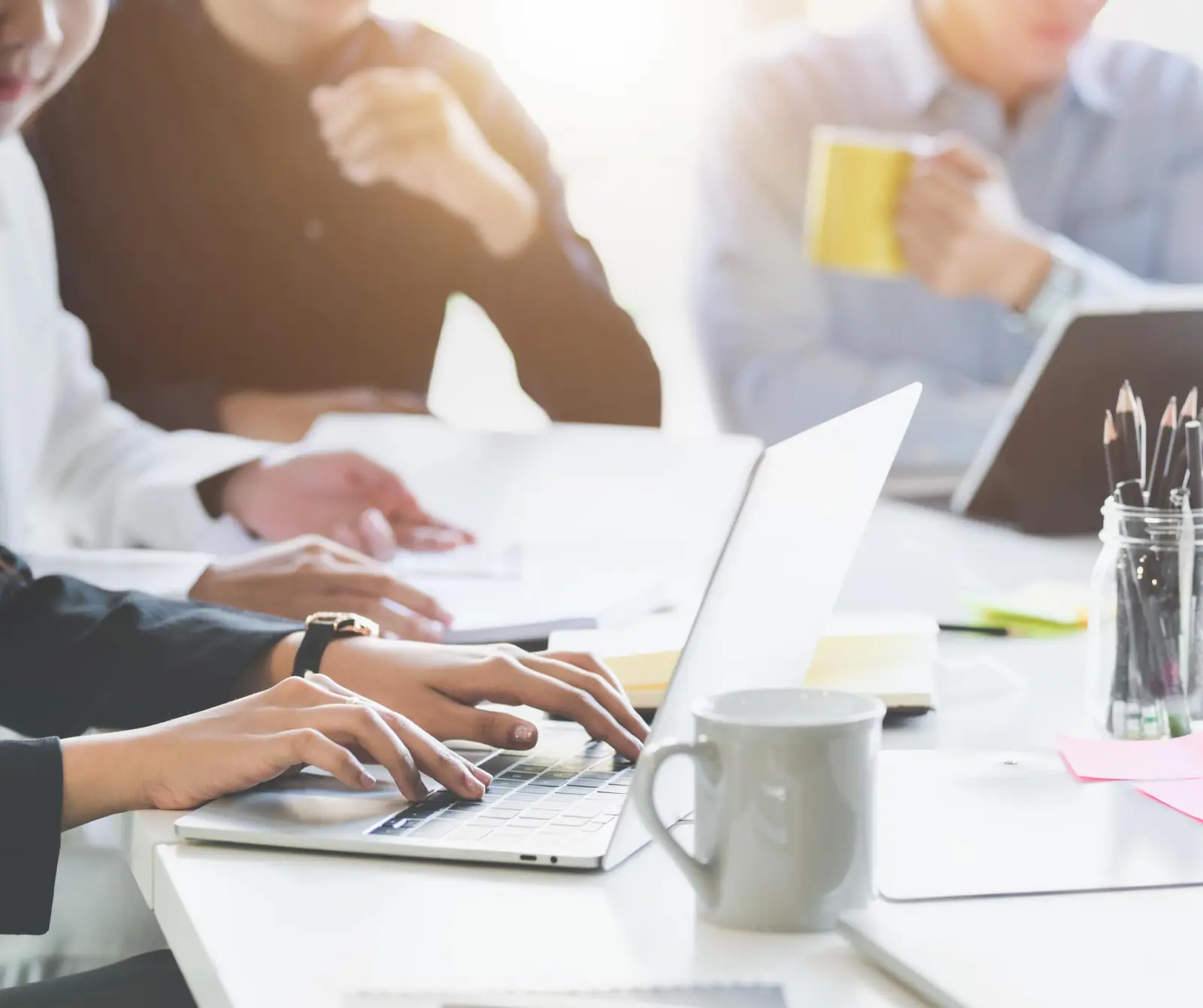 Mirror WorkHub — современ деловен простор